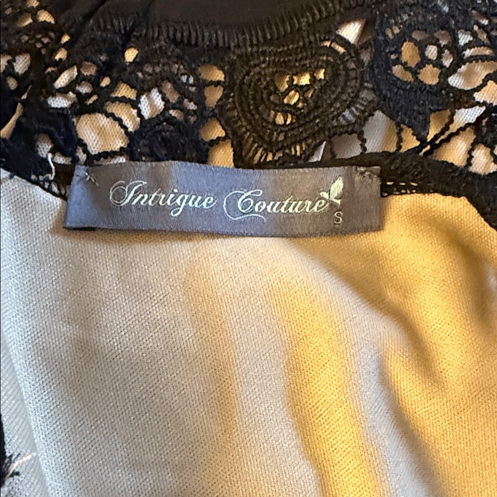 Intrigue Coutures Elegant Black and Cream Lace Slip Dress - Picture 6 of 6